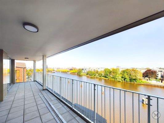 CAM02666G0-PR0034-STILL026