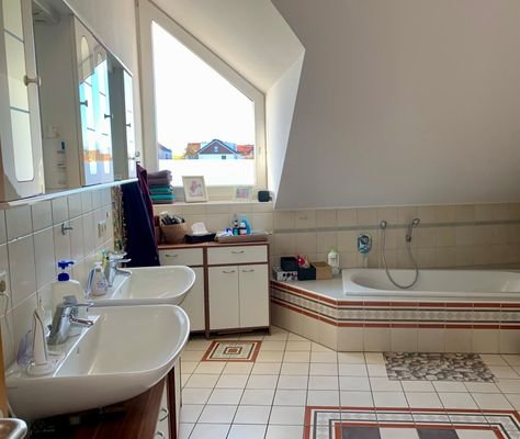 Badezimmer im Dachgeschoss