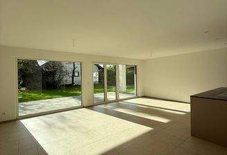 Helle Wohnung mit Gartenblick