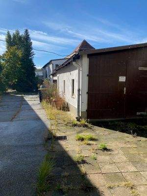 Aktuell: Hof und Nebengebäude