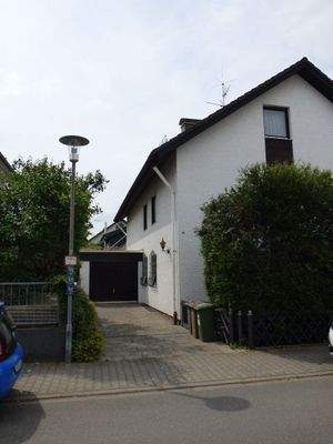 Stellplatz und Garage