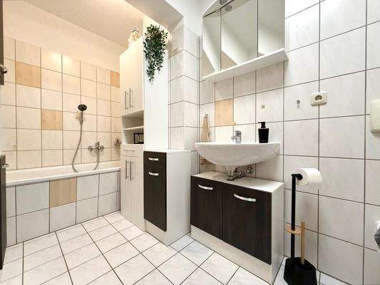 Badezimmer mit Wanne