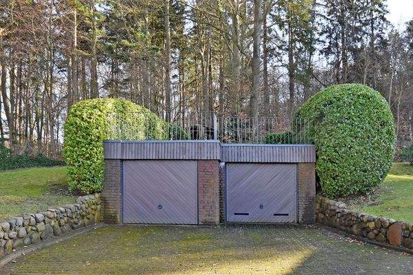 mit geräumiger Doppelgarage