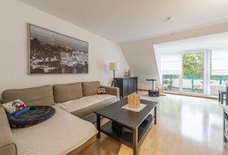 Wohnzimmer mit Ausgang Balkon