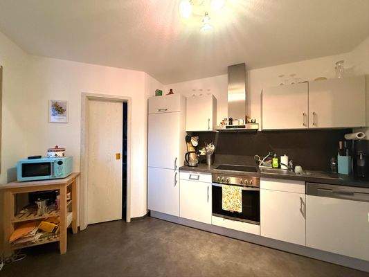 Küche mit Abstellraum 