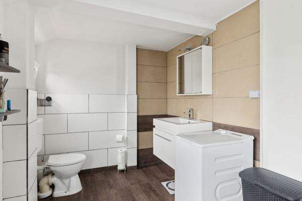 DG | Bad mit WC und Dusche