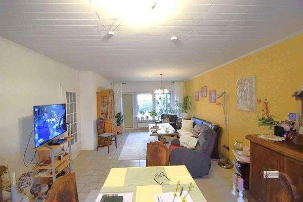 Wohnzimmer mit Terrassentür