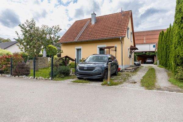 Modernes Familienhaus mit Traumgarten und Blick ins Grüne