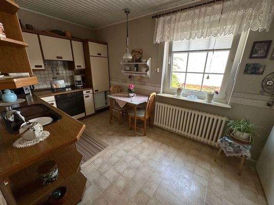 Küchenbereich mit Sitzgelegenheit (EG)