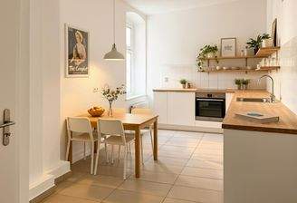 Große Küche mit Hofblick