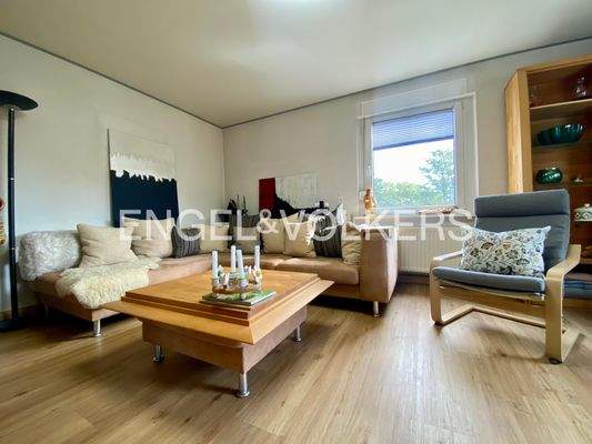 Geräumiges Wohnzimmer