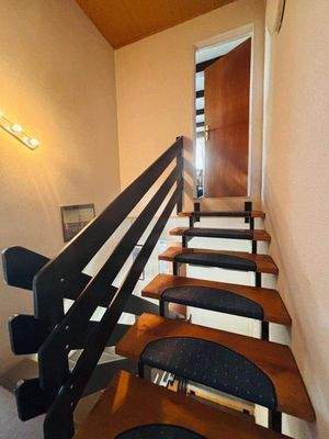 Treppenaufgang ins DG mit dem Arbeitszimmer