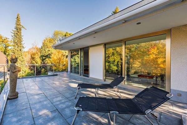 Blick auf die schöne Dachterrasse