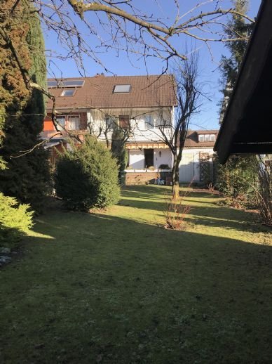 Reihenendhaus in bester Lage mit Garage, Terrasse, gepflegtem Garten, Gartenblockhaus und Balkon