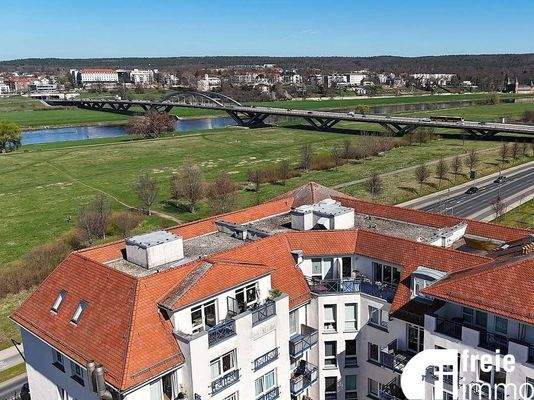 Luftaufnahme Blick über die Elbe