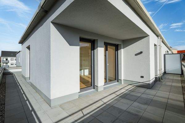 02_große umlaufende Terrasse_Whg36_ZGS.jpg