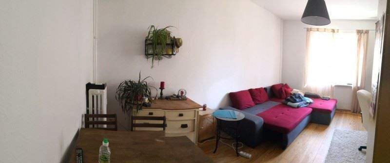 helles gräumiges Wohnzimmer