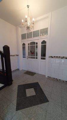 Whgs.-Eingang im Hausflur EG