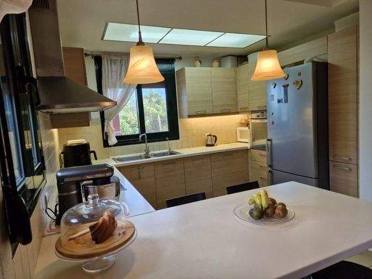 Kreta, Chersonisos: Große Villa am Dorfrand zu verkaufen