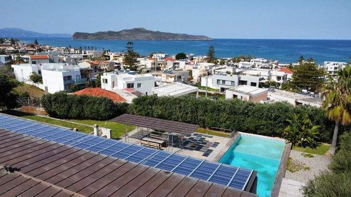 Kreta, Stalos: Luxuriöse Villa mit Meerblick in Strandnähe zu verkaufen