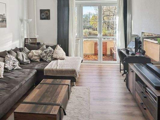 Wohnzimmer mit Balkon