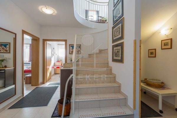 Untergeschoss: Küche mit Esszimmer, 2 Schlafzimmer, Bad & Abstellraum