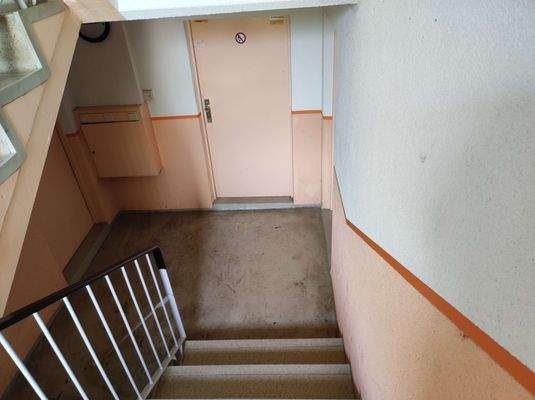 Treppenhaus-Kellerzugang