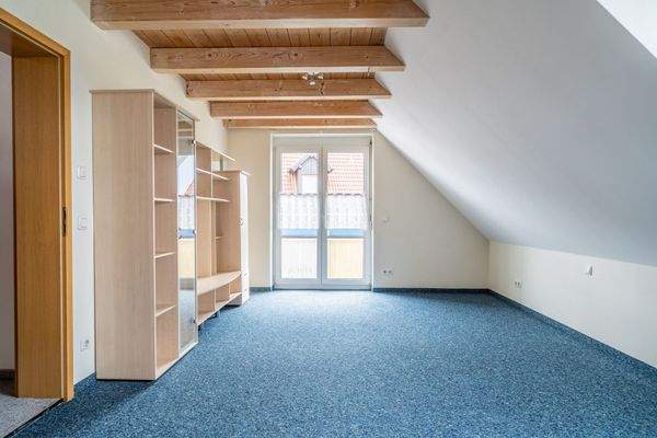 Schlafzimmer mit Südbalkon (Obergeschoss)