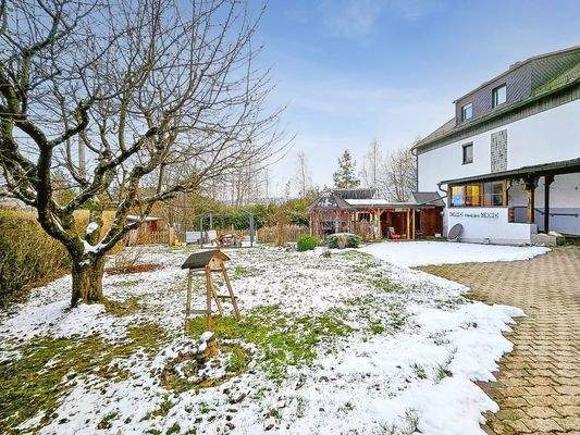 Außenbereich mit Garten