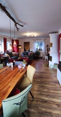 Wohnzimmer mit Erker.jpg