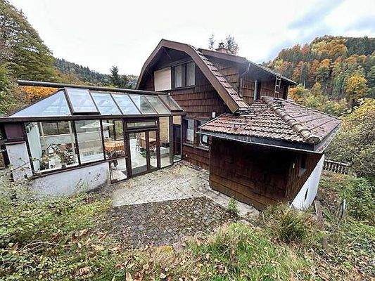 Hausansicht mit Wintergarten