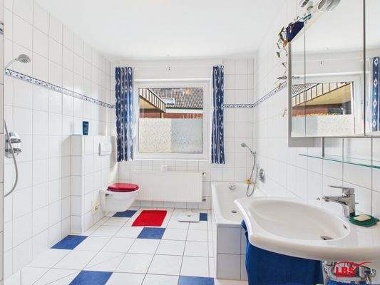 Badezimmer mit Dusche