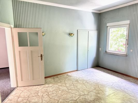 Zimmer 1, OG