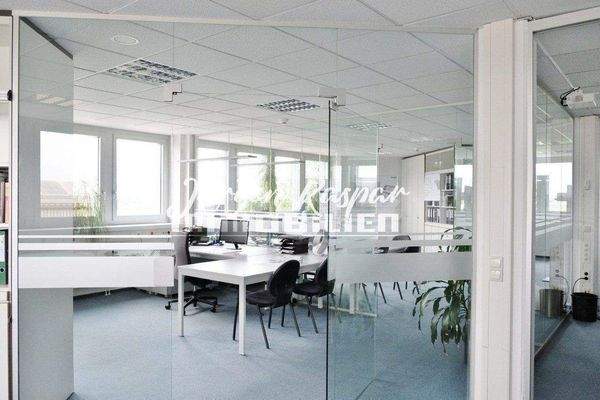 teilweise Glastrennwände