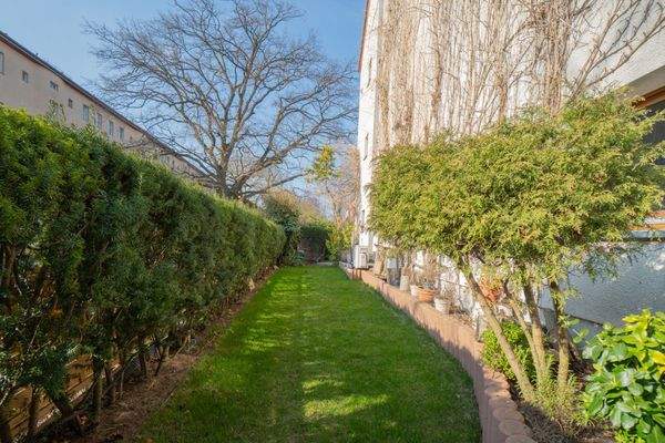 Nach Westen ausgerichteter Garten