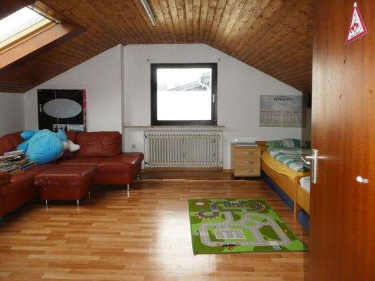 Großes Dachzimmer