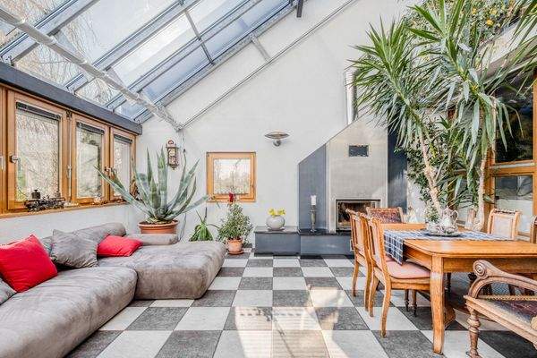 Wintergarten mit Echtholzkamin