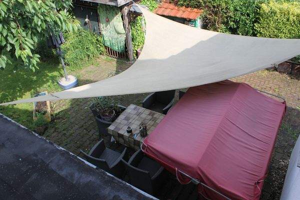 Blick Sitzecke mit Sonnensegel.JPG