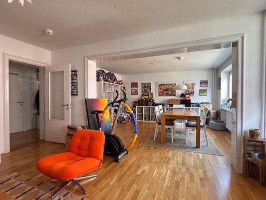 Blick ins geräumige Esszimmer