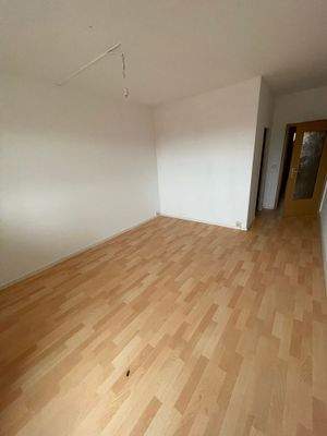 Wohnzimmer (Blick aus Richtung Balkon).jpg