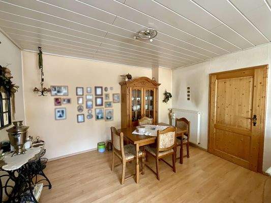 mit integriertem Essbereich