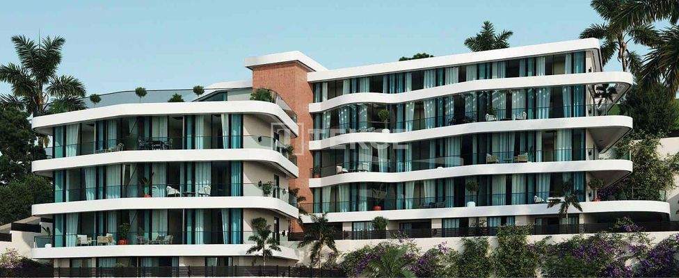 Apartments with Spacious Gardens Near the Sea in Çeşme