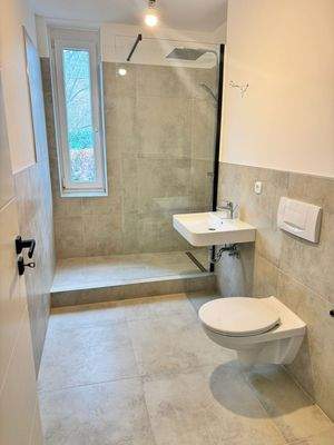 Badezimmer mit Dusche