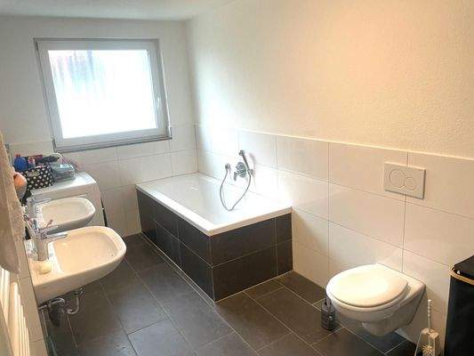 Tageslichtbad 1 OG Wohnung rechts