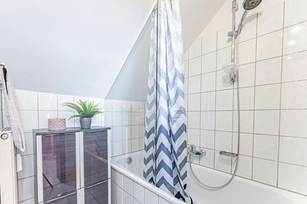 Badezimmer mit Badewanne