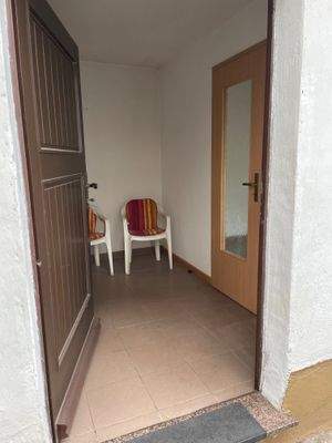 Nebengebäude Links Flur zum Hobbyraum.jpg