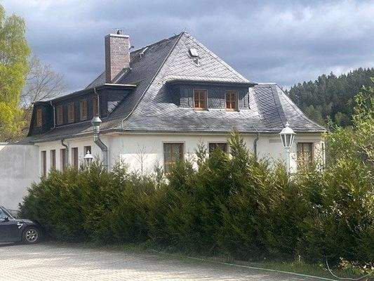 Rückwärtige Parkfläche für Hotelgäste