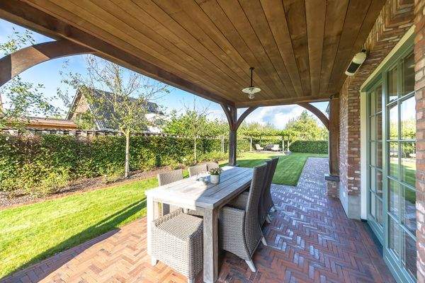 überdachter Sitzbereich / Zugang vom Wohnzimmer