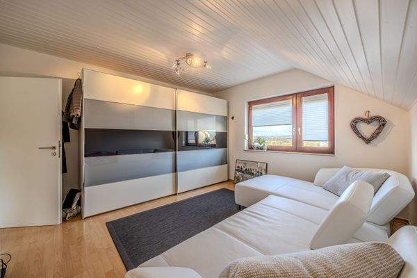 z.B. Kinderzimmer / Hobbyzimmer