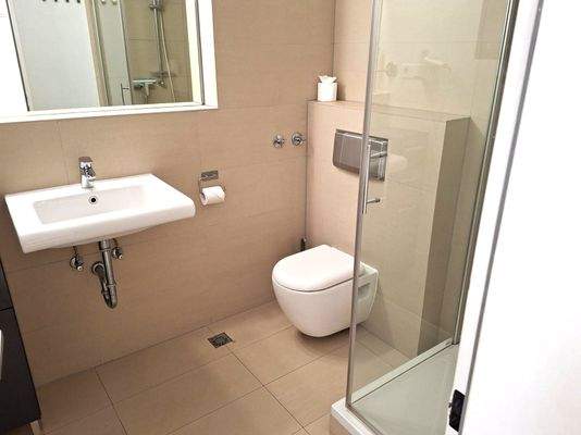 Badezimmer mit Dusche